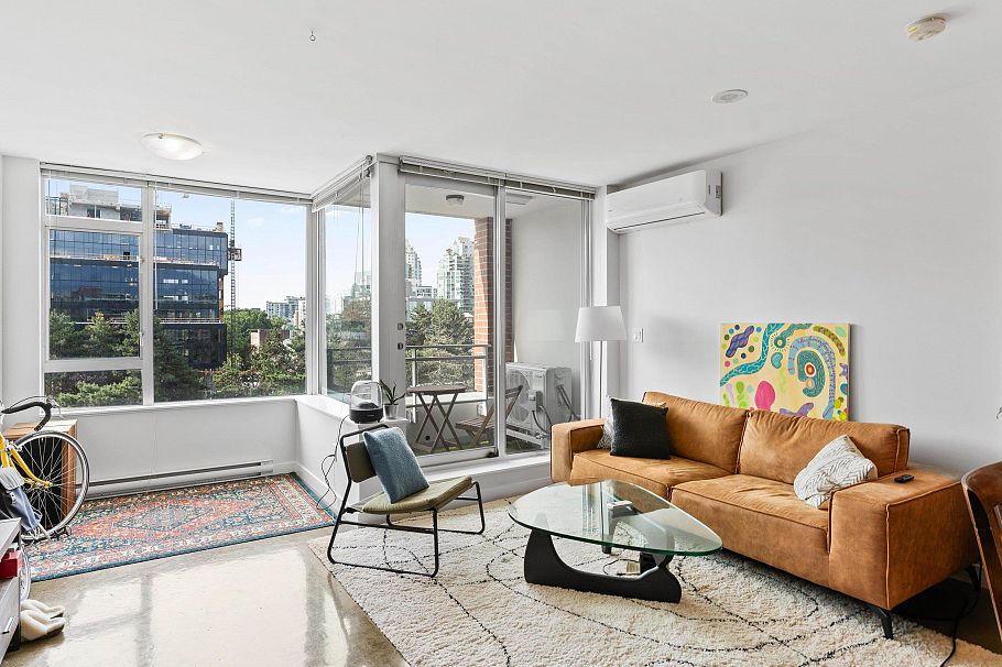 617 221 Union Street Vancouver, BC - 1