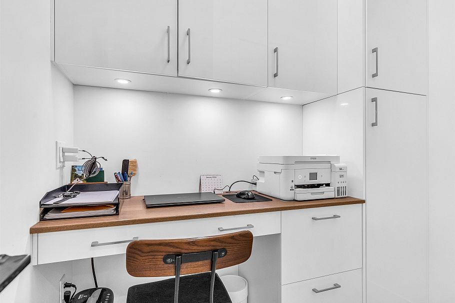 206 715 W 15th Street North Vancouver, BC - 19