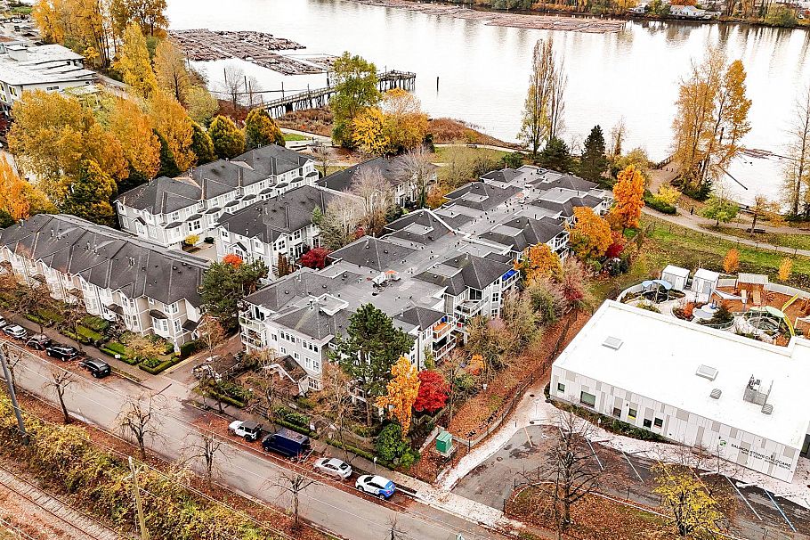 213 3038 E Kent Avenue South Vancouver, BC - 25