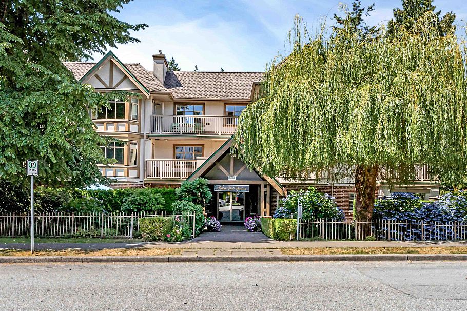 413 2059 Chesterfield Avenue North Vancouver, BC - 2
