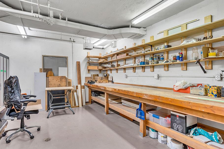 413 2059 Chesterfield Avenue North Vancouver, BC - 35