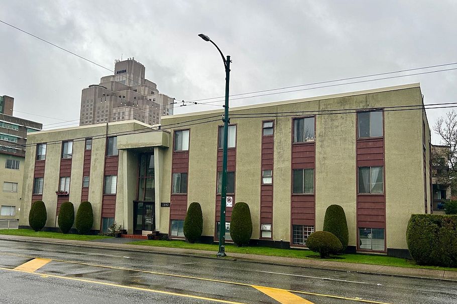 201 2880 Oak Street Vancouver, BC - 1