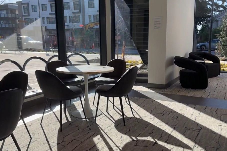 419 422 E 3rd Street North Vancouver, BC - 32