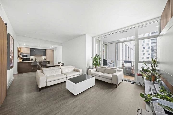 504/505 3438 Sawmill Crescent Vancouver, BC - 2