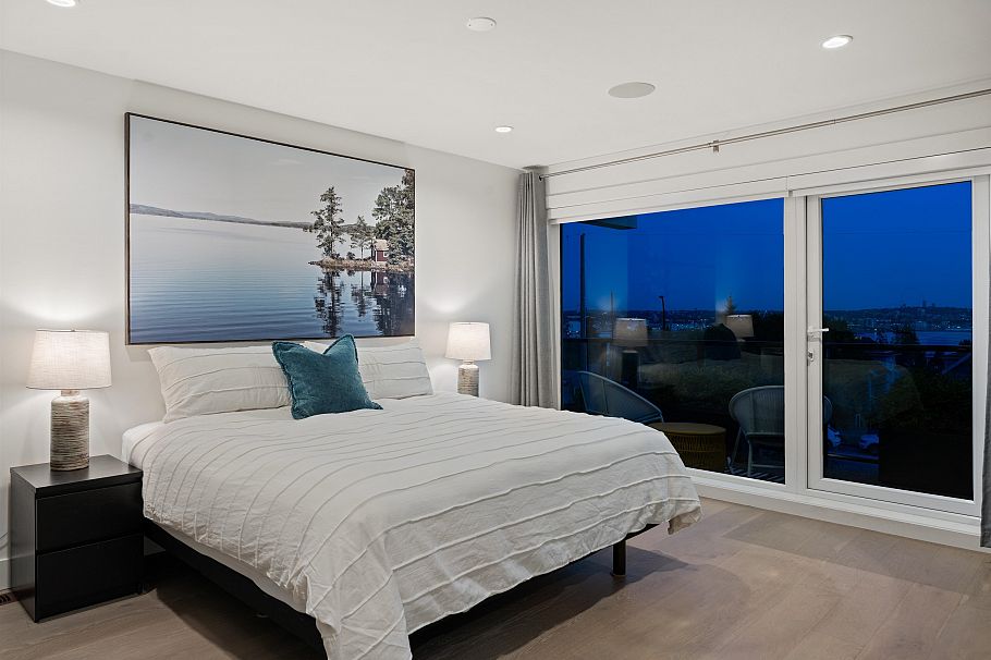 336 E Keith Road North Vancouver, BC - 16