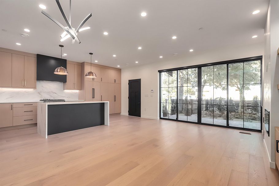 2698 E 5th Avenue Vancouver, BC - 6