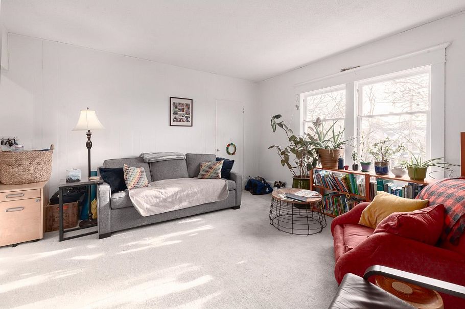 2483 W 6th Avenue Vancouver, BC - 10