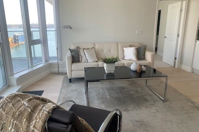 904 175 Victory Ship Way North Vancouver, BC - 4