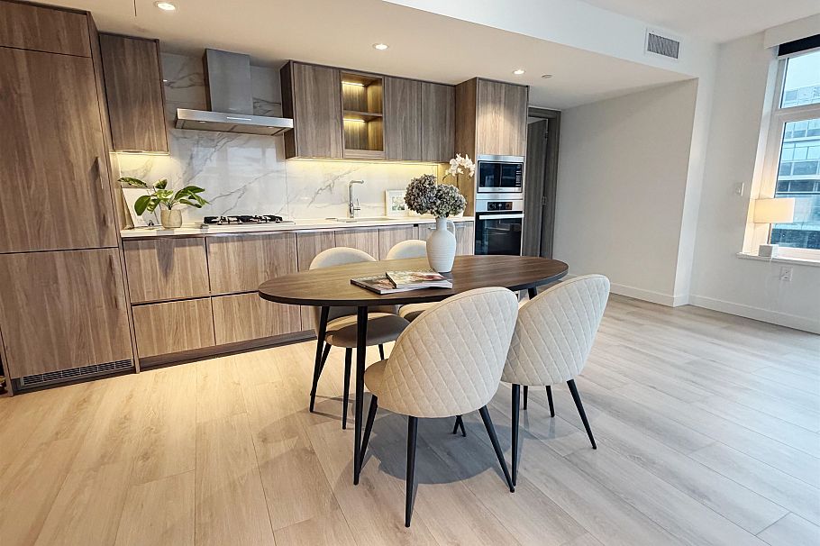 1385 8608 Hazelbridge Way Richmond, BC - 3