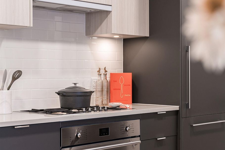 303 2419 Grant Street Vancouver, BC - 8