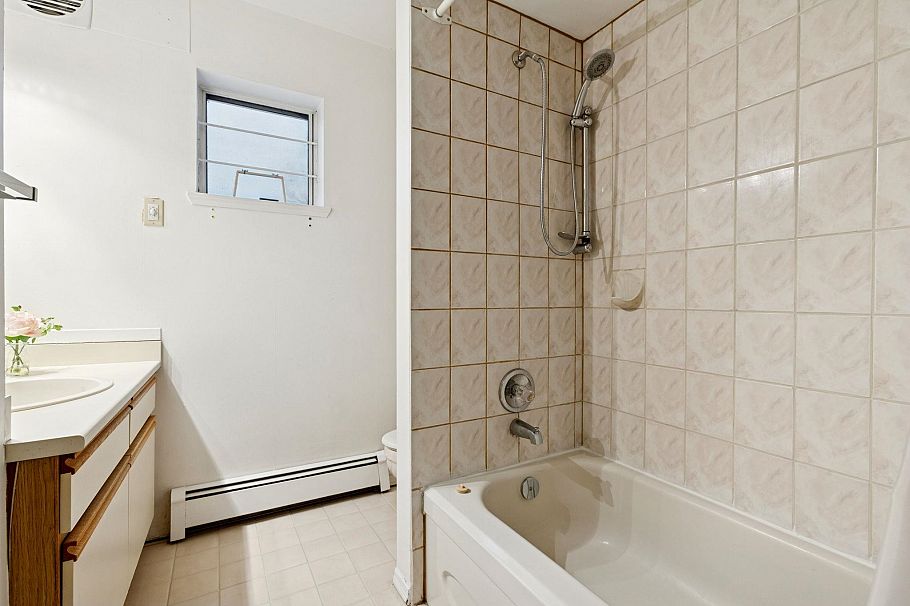 729 W 62nd Avenue Vancouver, BC - 26