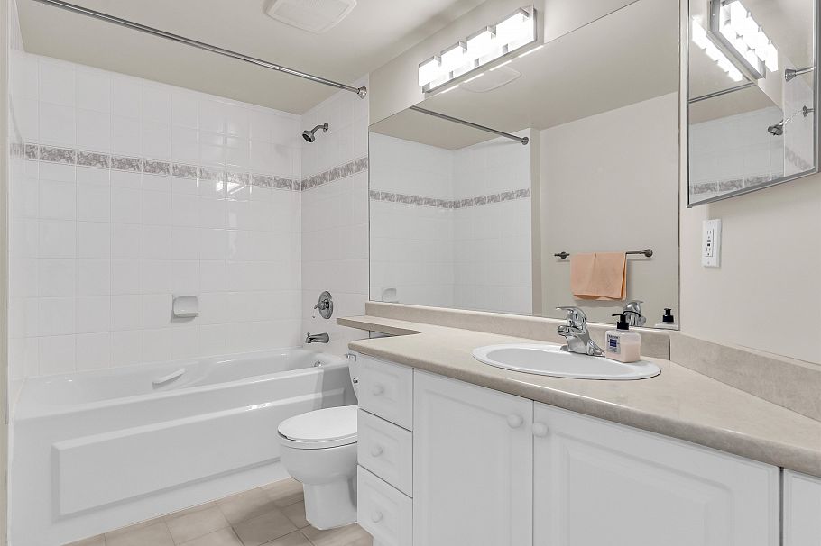 413 2059 Chesterfield Avenue North Vancouver, BC - 21