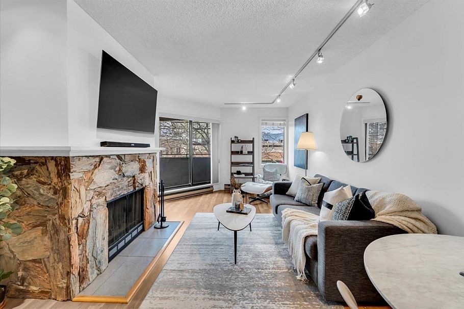 407 1476 W 10th Avenue Vancouver, BC - 2