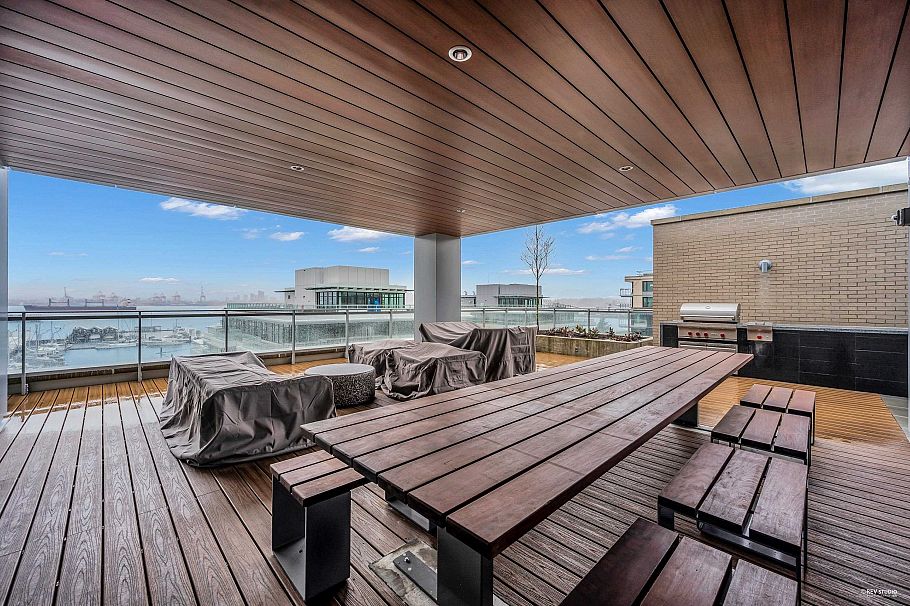 320 755 Harbourside Drive North Vancouver, BC - 18