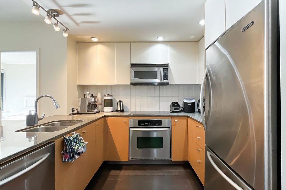 303 750 W 12th Avenue Vancouver, BC - 5