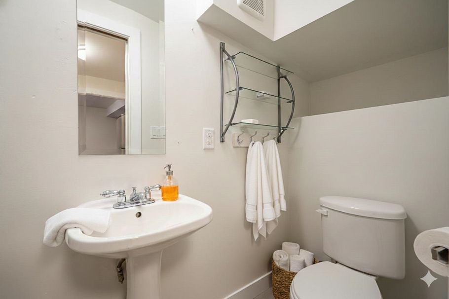 2266 Swinburne Avenue North Vancouver, BC - 35