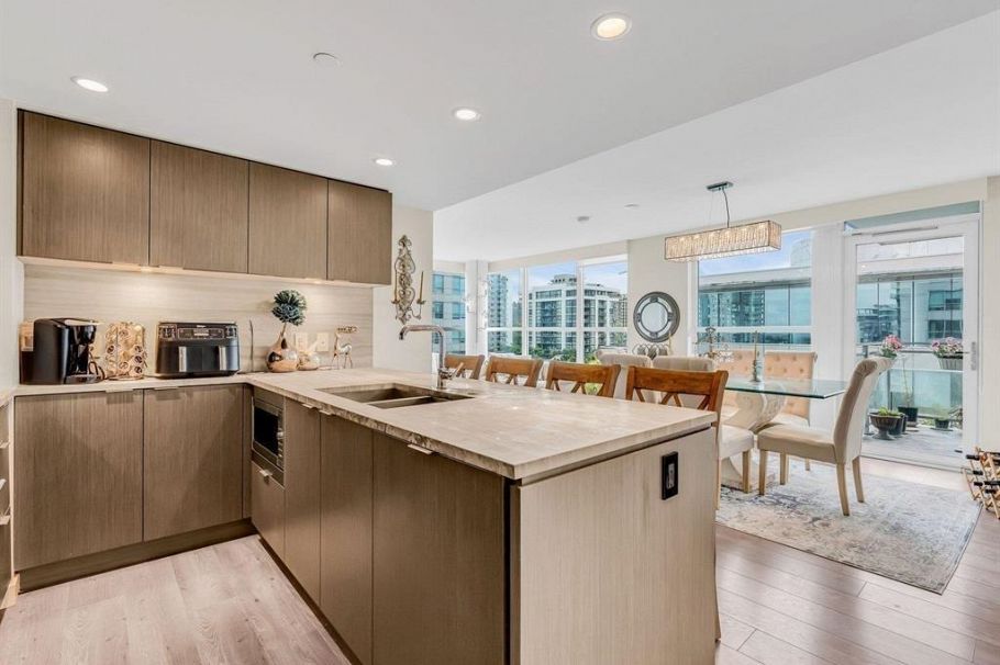 602 112 E 13th Street North Vancouver, BC - 11