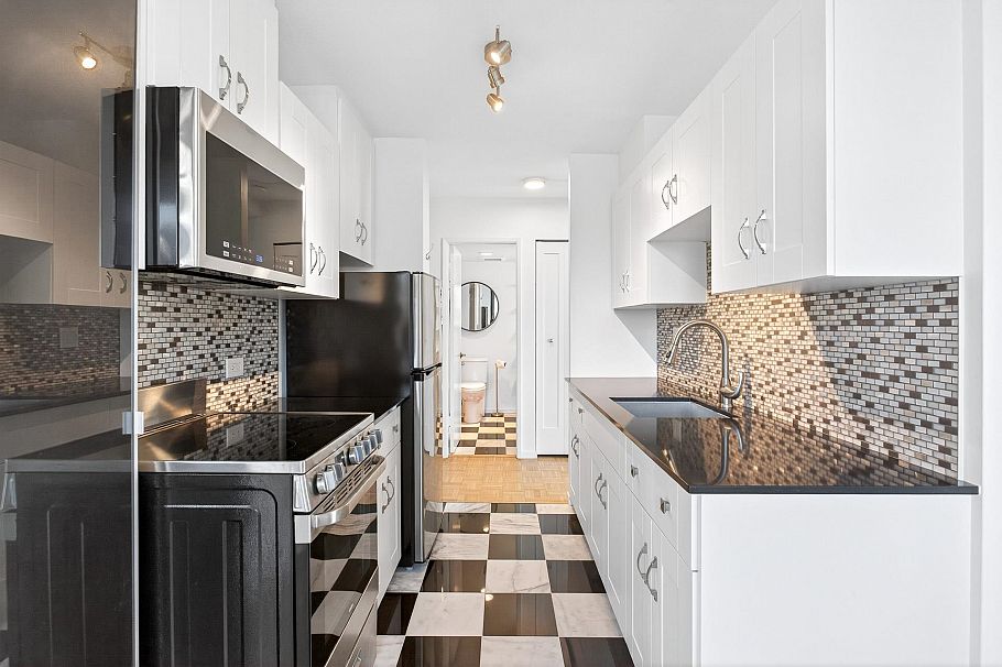 804 1330 Harwood Street Vancouver, BC - 2