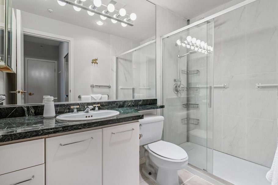 18C 139 Drake Street Vancouver, BC - 13