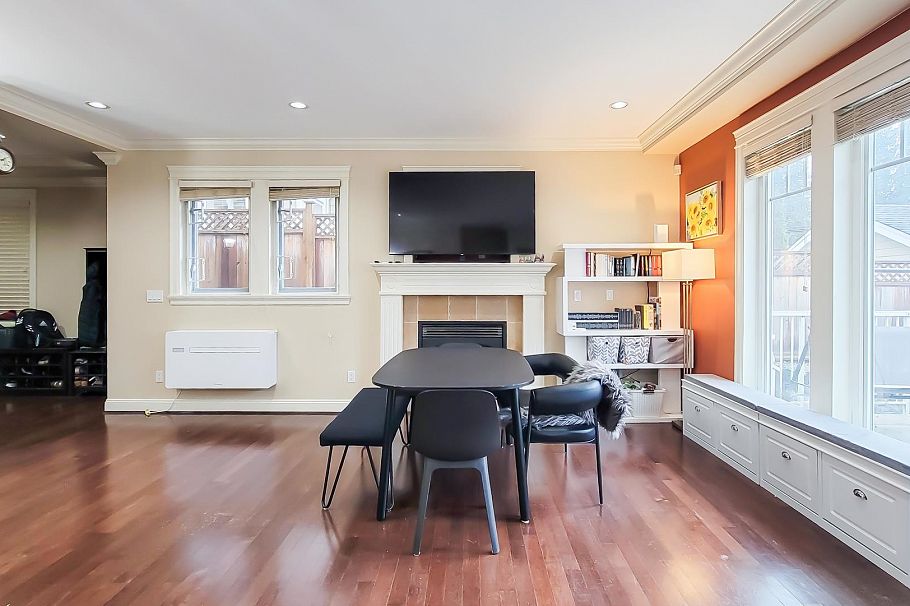 203 E 18th Street North Vancouver, BC - 2