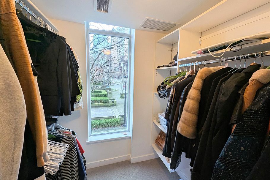 1211 W Cordova Vancouver, BC - 8