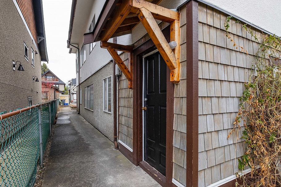 1021 E 14th Avenue Vancouver, BC - 24