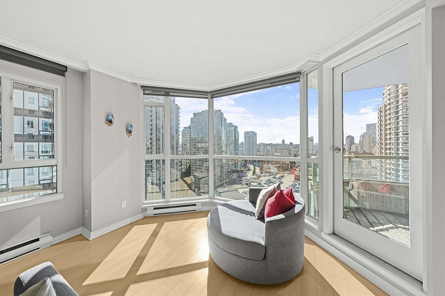 1201 888 Hamilton Avenue Vancouver, BC - 6