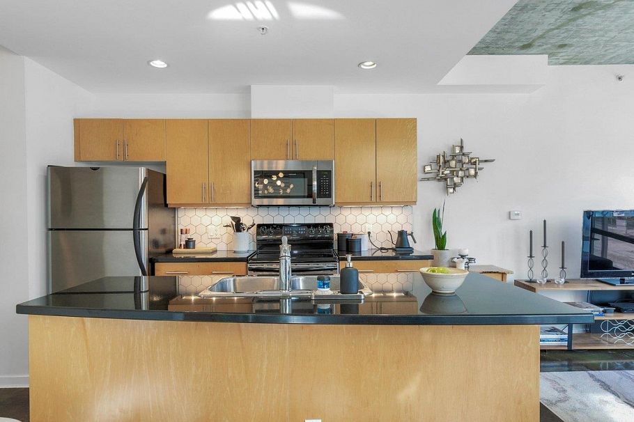 306 919 Station Street Vancouver, BC - 5