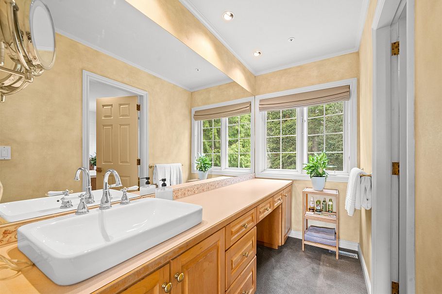 4622 Cove Cliff Road North Vancouver, BC - 24