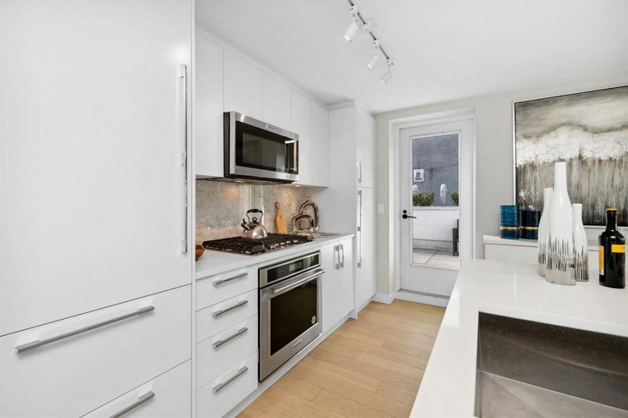 2512 Fraser Street Vancouver, BC - 7