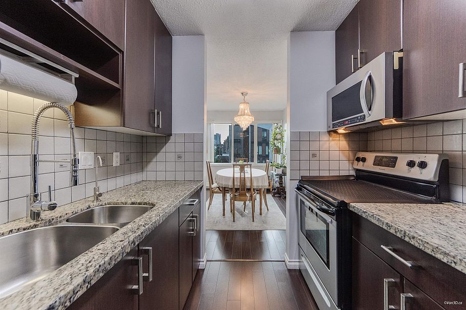 208 156 W 21st Street North Vancouver, BC - 12