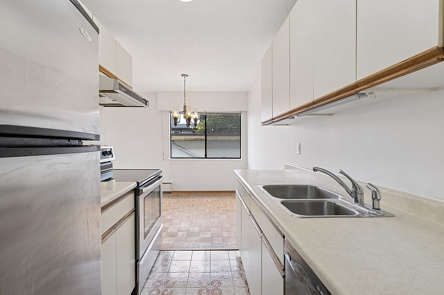 211 155 E 5th Street North Vancouver, BC - 7