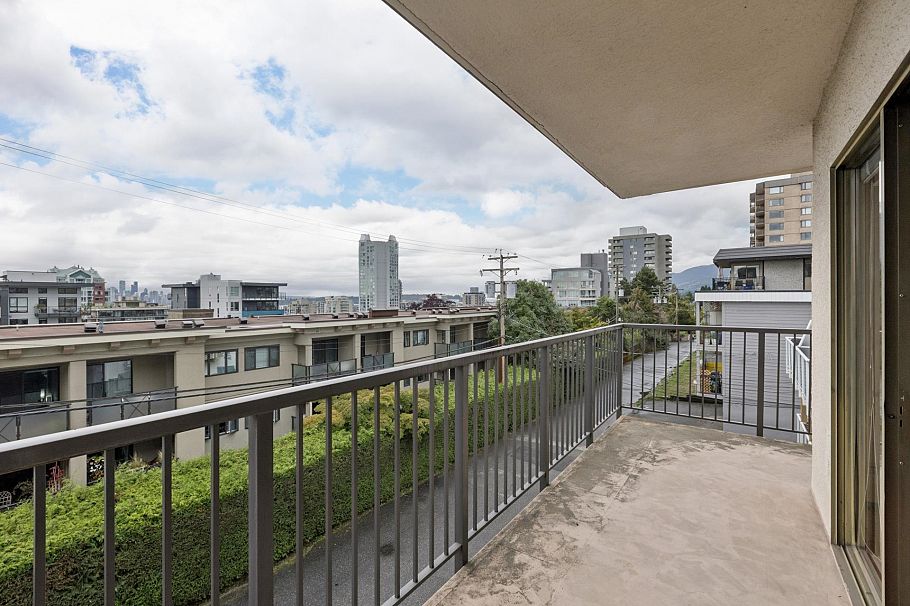 211 155 E 5th Street North Vancouver, BC - 25