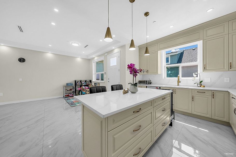 2936 E 2nd Avenue Vancouver, BC - 9