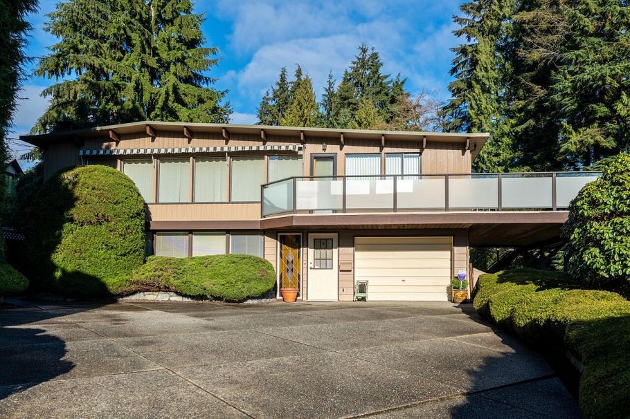 1588 Merlynn Crescent North Vancouver, BC - 32