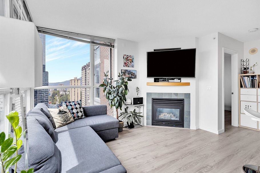 2507 1068 Hornby Street Vancouver, BC - 1