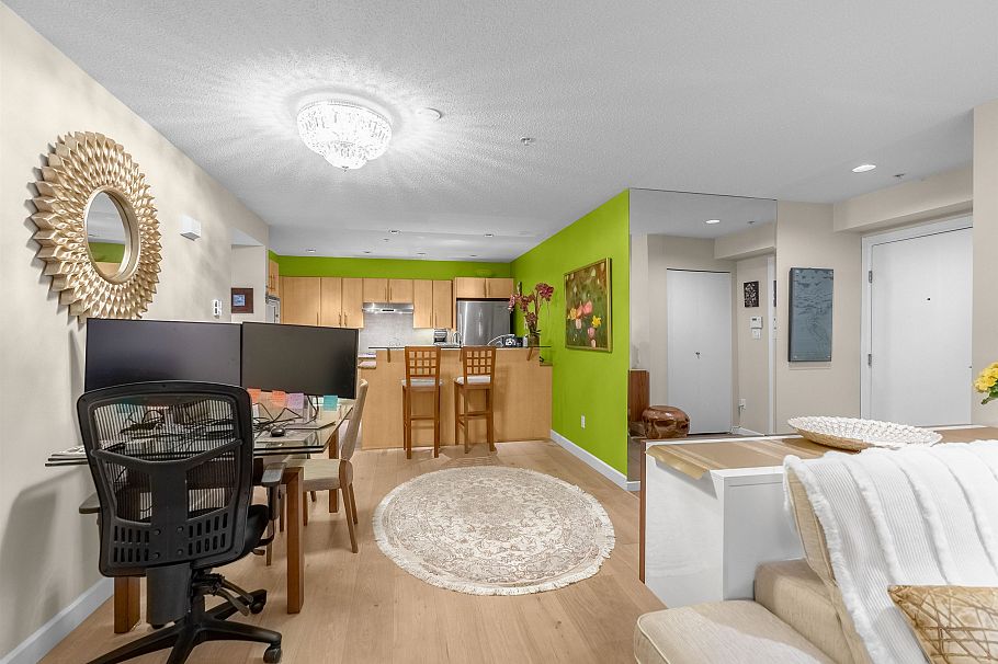 104 3750 Edgemont Boulevard North Vancouver, BC - 5