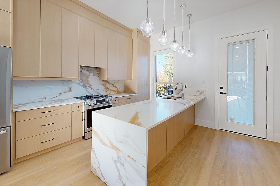 2825 Dundas Street Vancouver, BC - 4