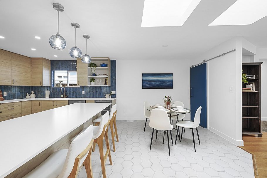 1412 Hope Road North Vancouver, BC - 2