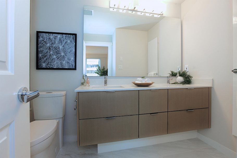 319 255 W 1st Street North Vancouver, BC - 17