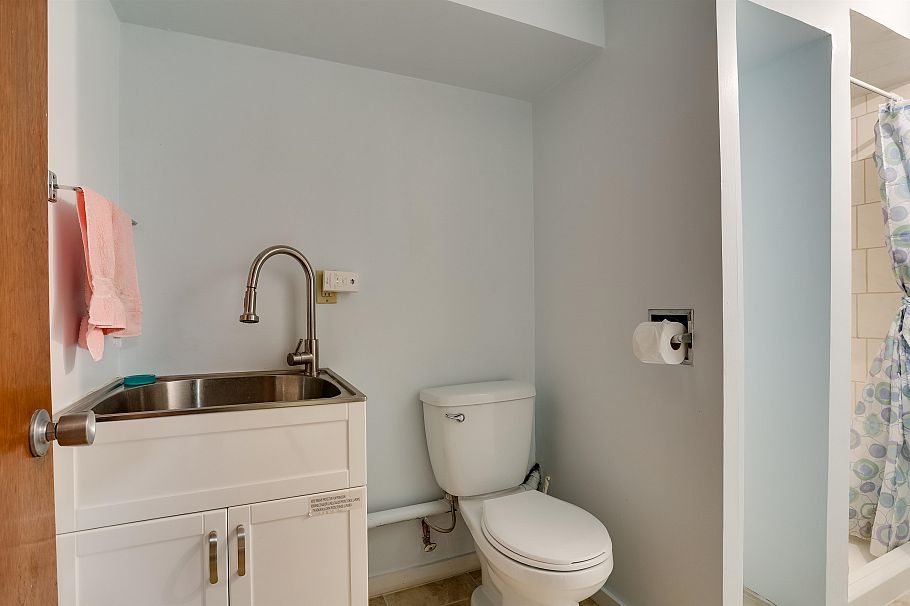 2579 E Pender Street Vancouver, BC - 29