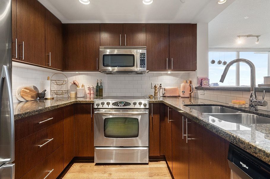 1702 125 Milross Avenue Vancouver, BC - 10