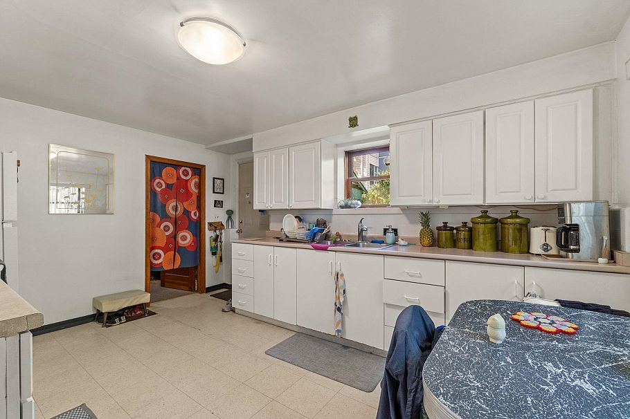 95 E 15th Avenue Vancouver, BC - 9