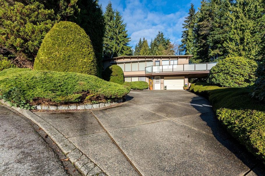 1588 Merlynn Crescent North Vancouver, BC - 4