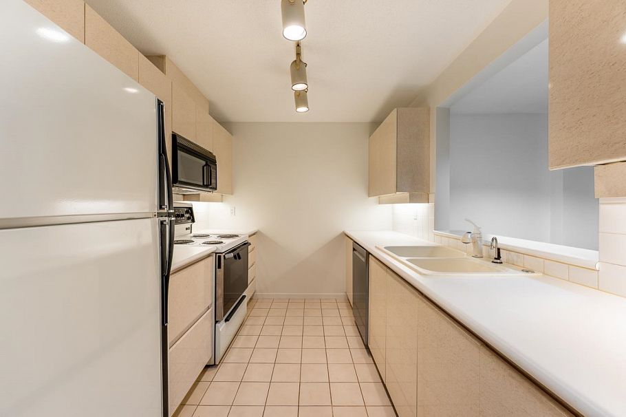 404 2288 Pine Street Vancouver, BC - 5