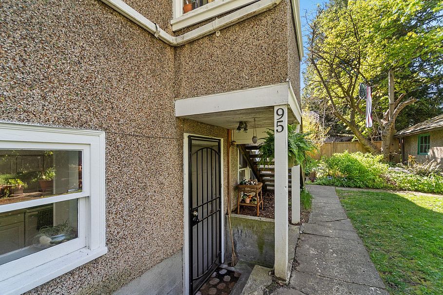 95 E 15th Avenue Vancouver, BC - 26