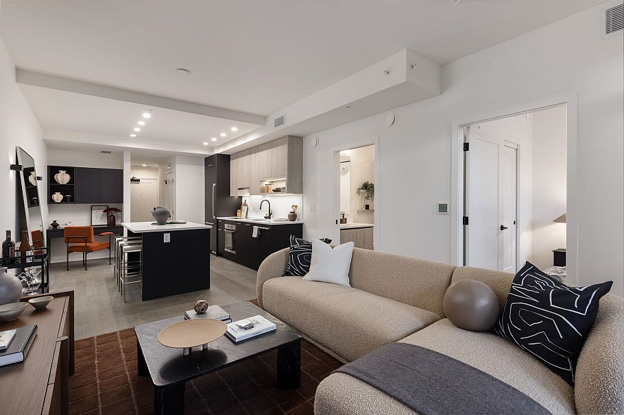 103 8398 Oak Street Vancouver, BC - 2