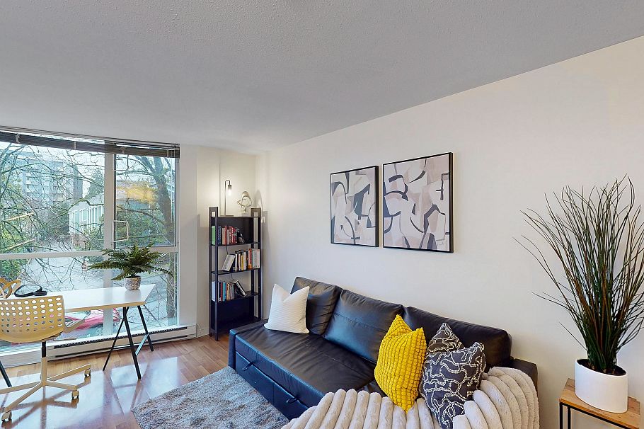 302 8420 Jellicoe Street Vancouver, BC - 2