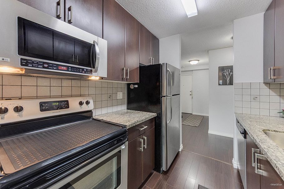 208 156 W 21st Street North Vancouver, BC - 15