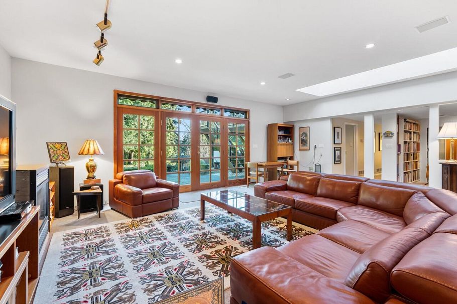 1588 Merlynn Crescent North Vancouver, BC - 5